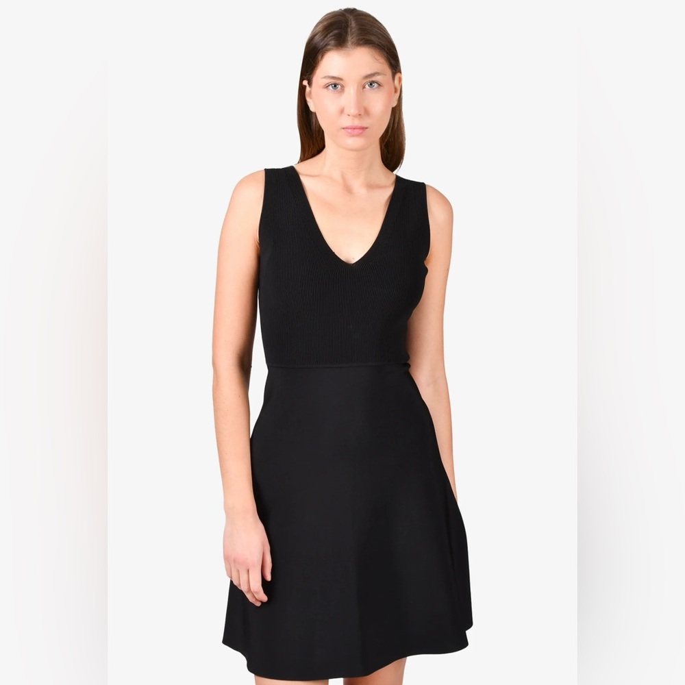 THEORY BLACK V-NECK RIBBED DRESS